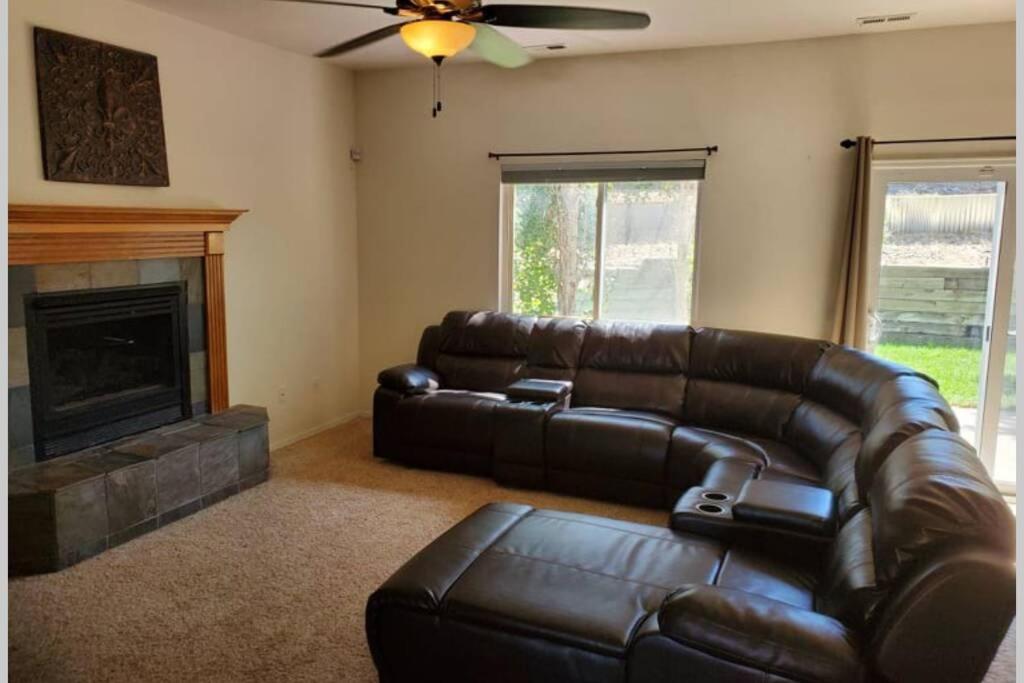 2 Master Suites/3 King Beds/4 Bath/Mins To Airport Colorado Springs Extérieur photo