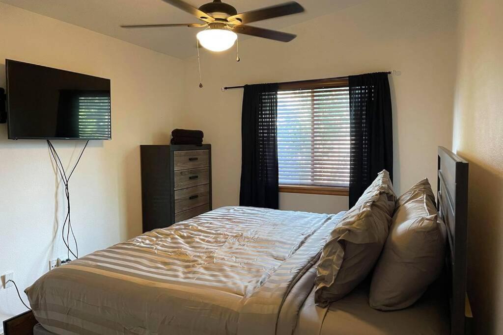 2 Master Suites/3 King Beds/4 Bath/Mins To Airport Colorado Springs Extérieur photo