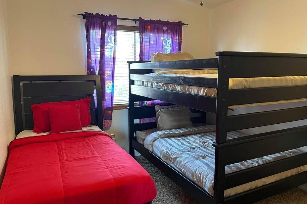 2 Master Suites/3 King Beds/4 Bath/Mins To Airport Colorado Springs Extérieur photo
