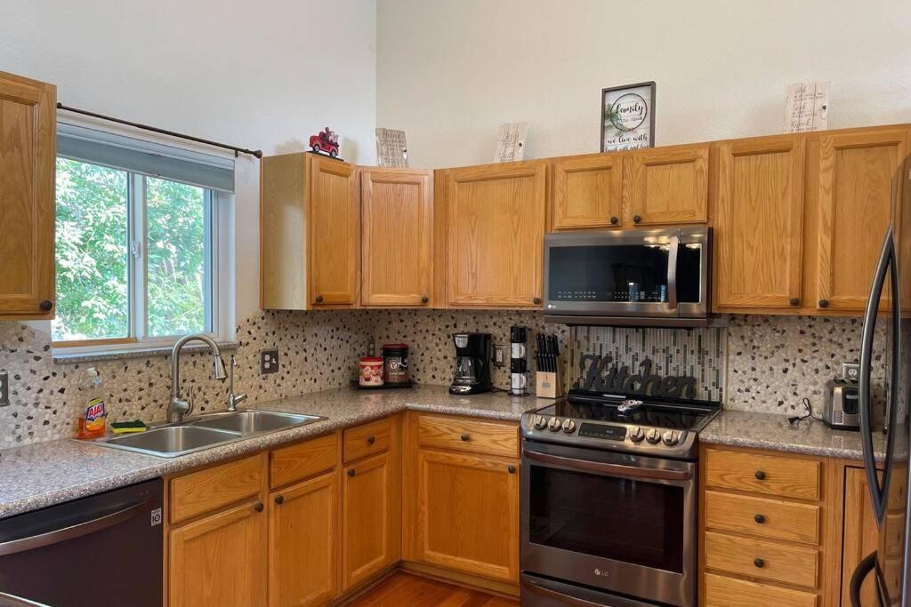 2 Master Suites/3 King Beds/4 Bath/Mins To Airport Colorado Springs Extérieur photo